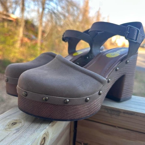 Brown Mia platform clogs - Picture 4 of 8